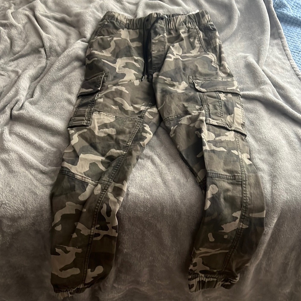 Men's camo cargo pants